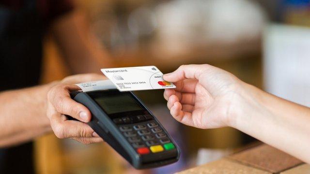 Mastercard за 10 місяців 2024 року змогла зменшити відставання від Visa за кількістю карт на ринку України, повідомляє НБУ.